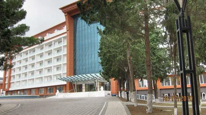 Chinar Hotel & Spa Naftalan sanatoriyası və sağlamlıq oteli
